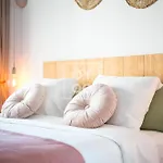 Apartment Beachfront Bliss Apt, With Heated Pool, By Oyoostays *