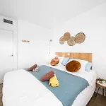 Beachfront Bliss Apt, With Heated Pool, By Oyoostays Апартаменты