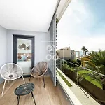 Beachfront Bliss Apt, With Heated Pool, By Oyoostays Торевьиа