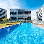 Beachfront Bliss Apt, With Heated Pool, By Oyoostays Апартаменты