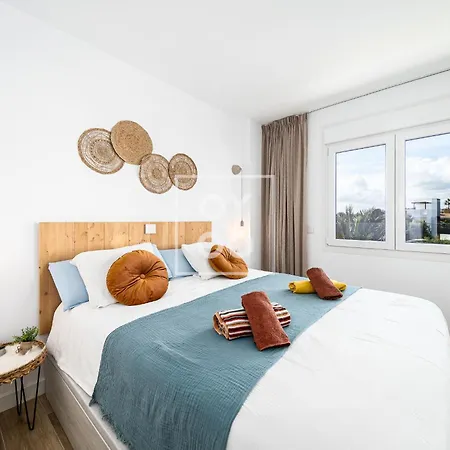 Апартаменты Beachfront Bliss Apt, With Heated Pool, By Oyoostays *
