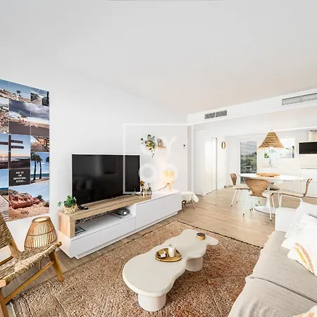 Apartment Beachfront Bliss Apt, With Heated Pool, By Oyoostays Torrevieja