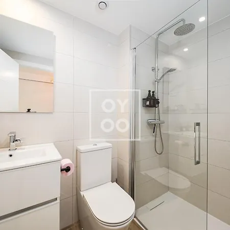 Beachfront Bliss Apt, With Heated Pool, By Oyoostays Апартаменты Торевьиа