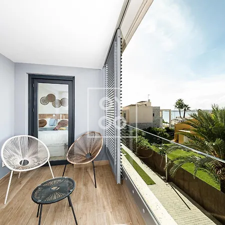 Beachfront Bliss Apt, With Heated Pool, By Oyoostays Torrevieja