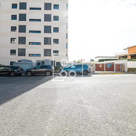 Beachfront Bliss Apt, With Heated Pool, By Oyoostays Torrevieja