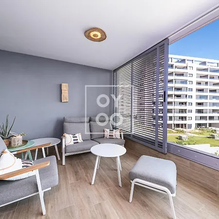 Beachfront Bliss Apt, With Heated Pool, By Oyoostays