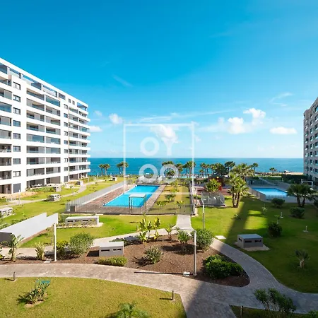 Apartmán Beachfront Bliss Apt, With Heated Pool, By Oyoostays